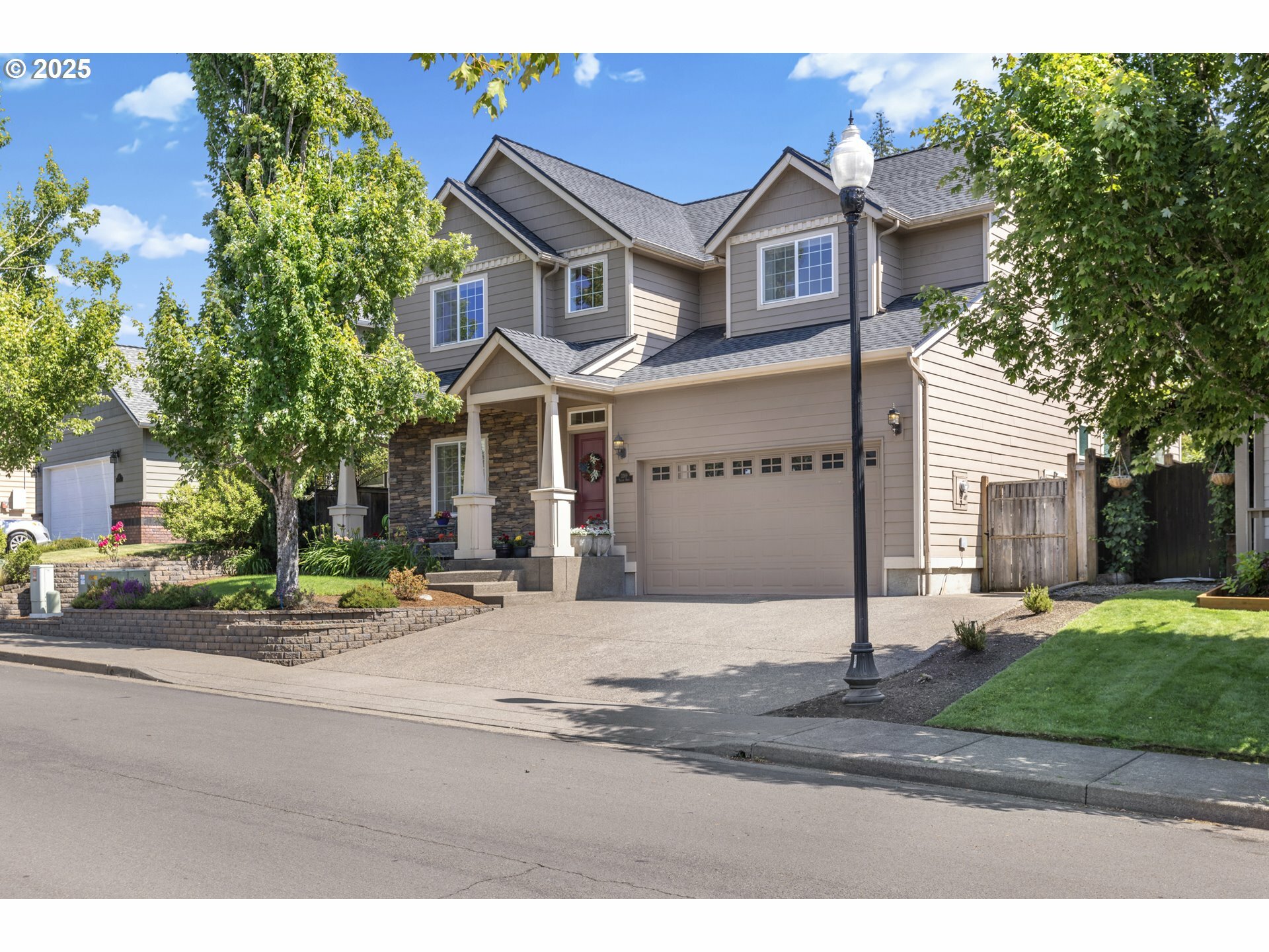 Property Photo: 3369 Falcon Dr OR 97477