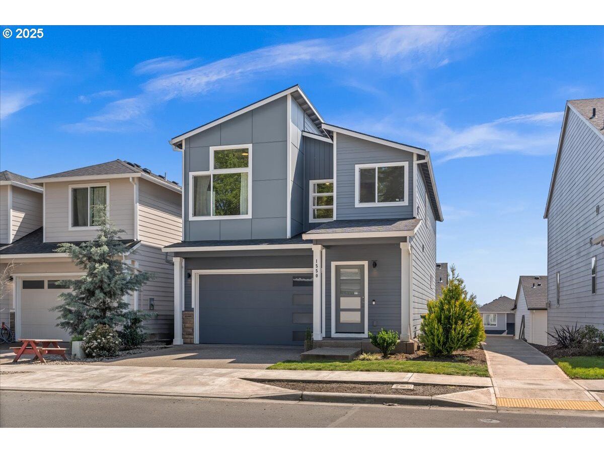 Property Photo:  1550 19th Ave  OR 97116 