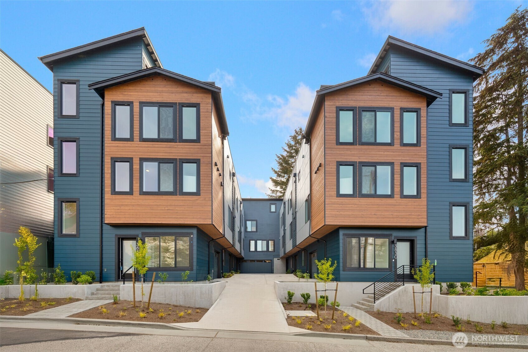 Property Photo: 3835 Woodlawn Avenue N A WA 98103