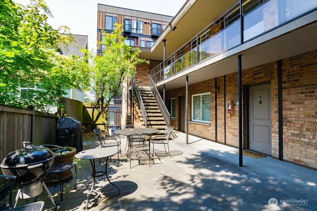 Property Photo: 2211 Franklin Avenue E 3 WA 98102