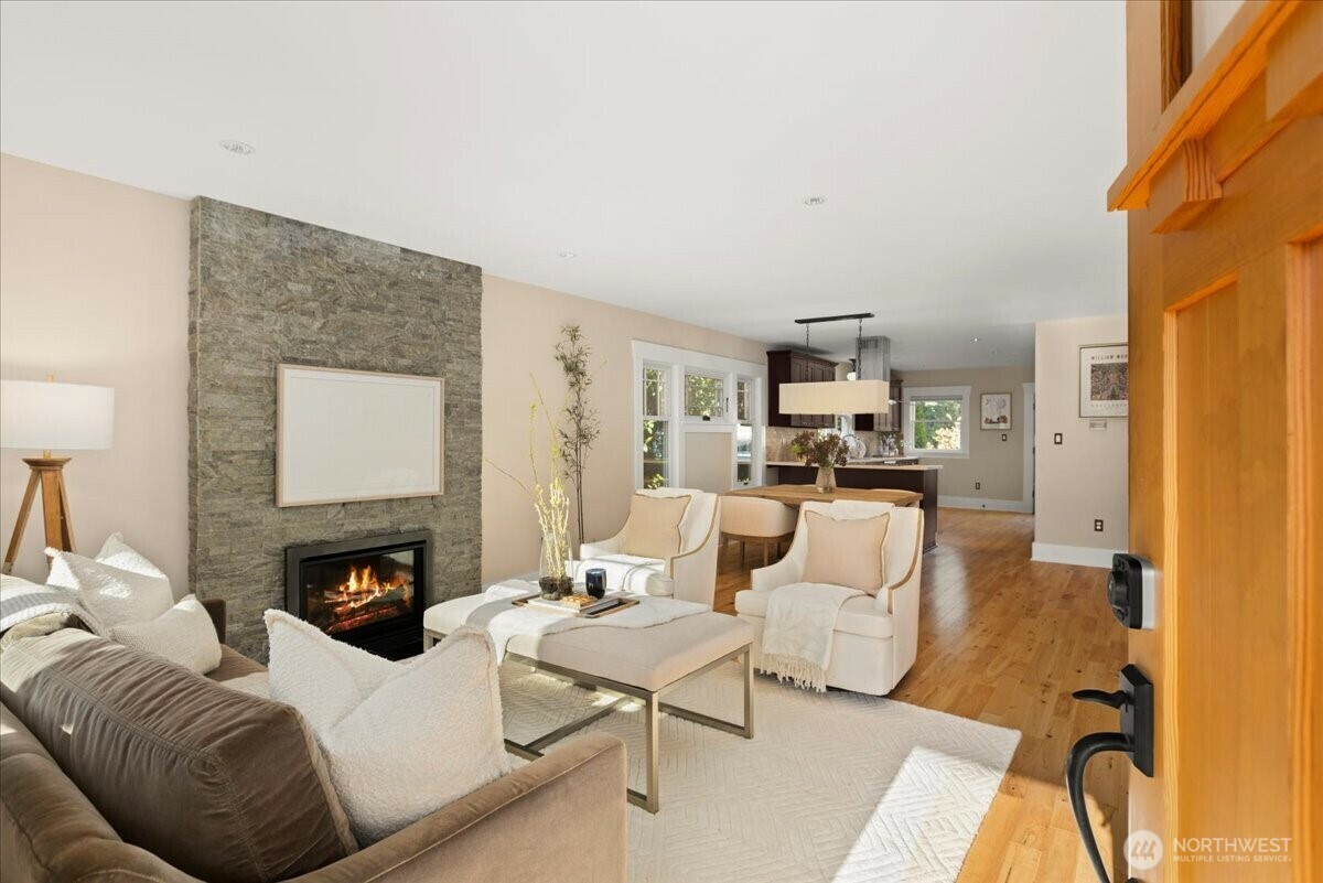 Property Photo: 2430 3rd Avenue W WA 98119