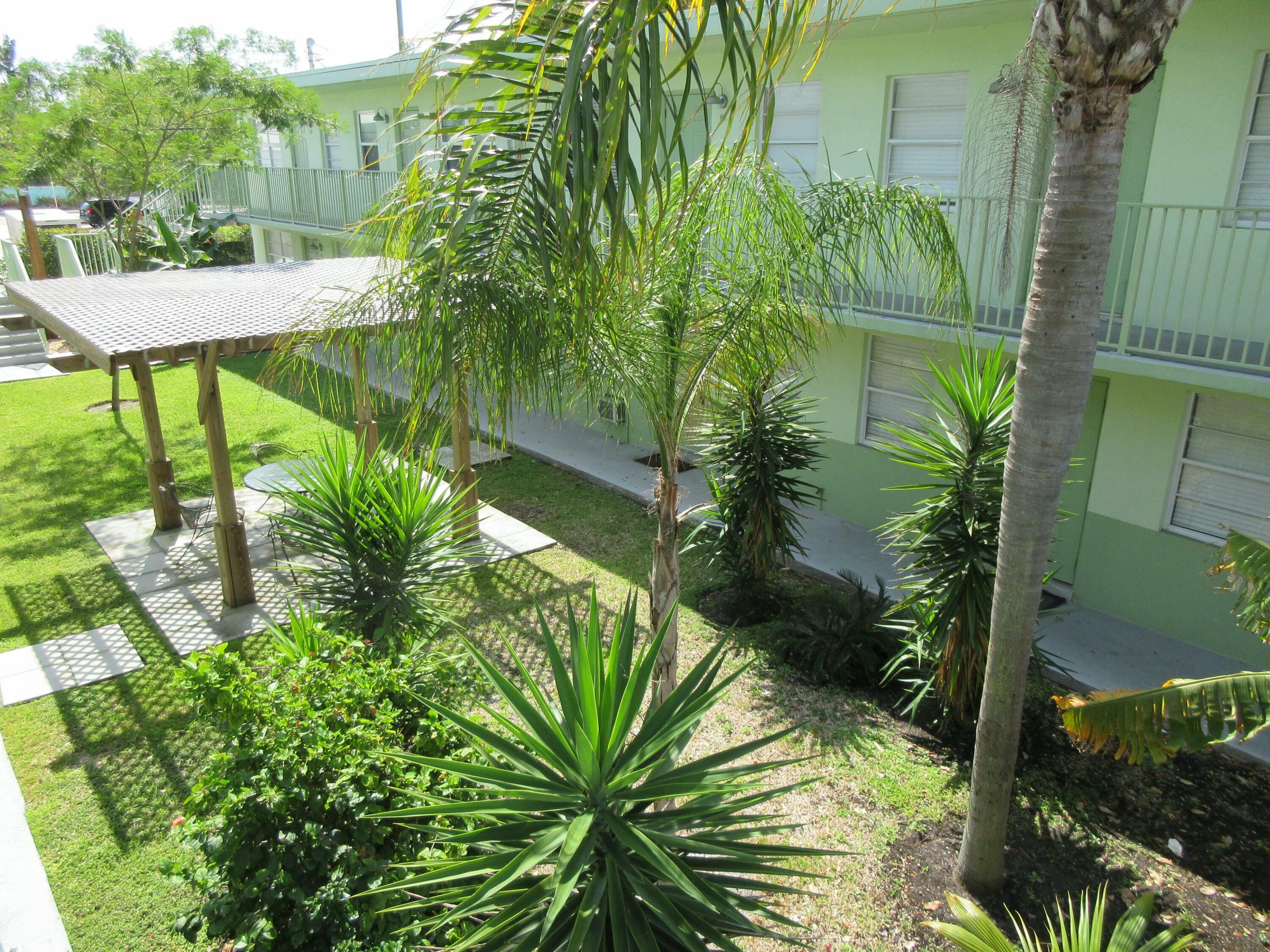 Property Photo: 1118 N H Street 2 FL 33460