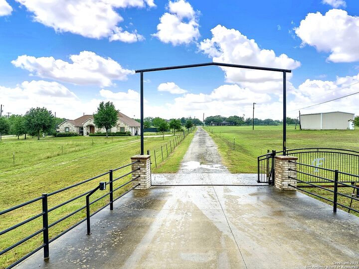 Property Photo: 605 N &Amp 630 N Graytown TX 78152