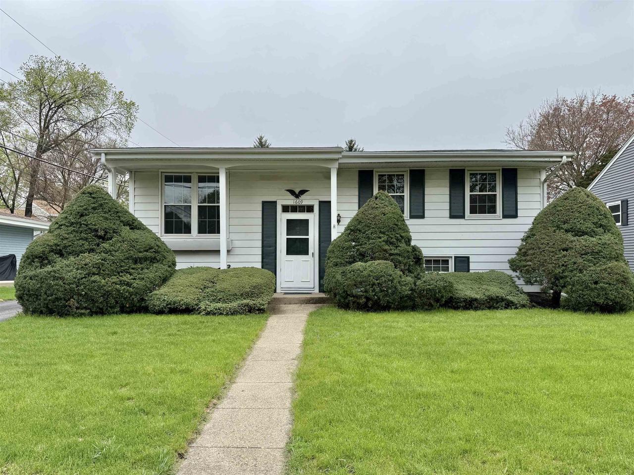 Property Photo: 1609 Burton Street WI 53511