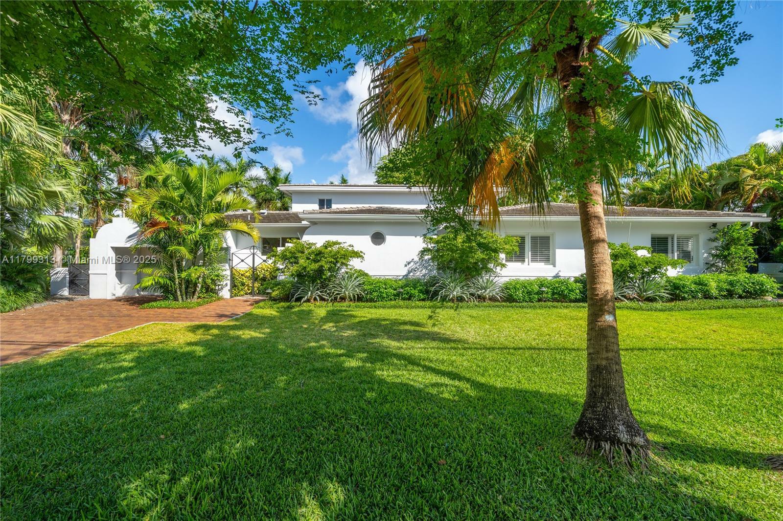 Property Photo: 725 Vilabella Ave FL 33146