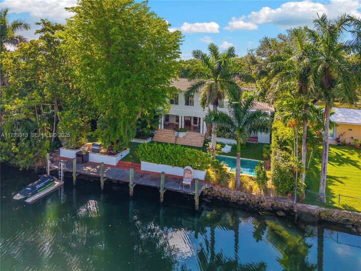 Property Photo: 725 Vilabella Ave FL 33146