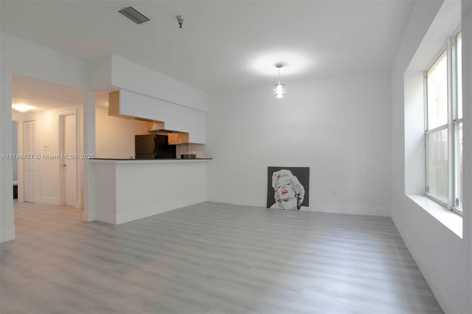 Property Photo: 1350 Pennsylvania Ave 104 FL 33139