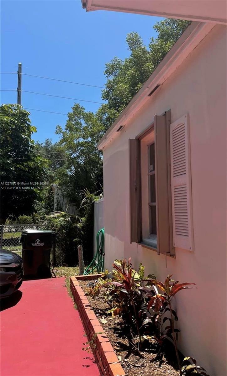 Property Photo: 6530 SW 58th Ave FL 33143