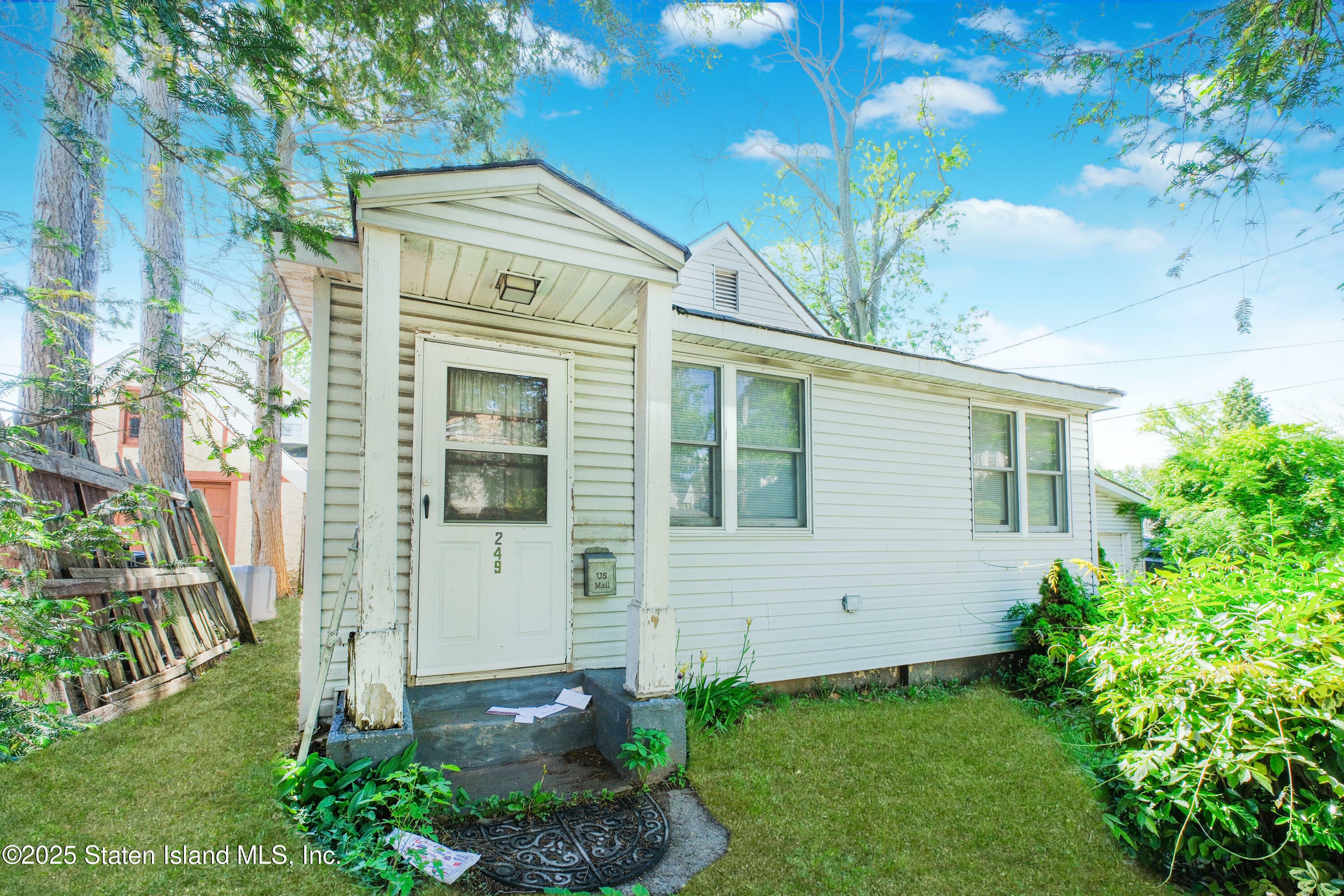 Property Photo: 249 Lindenwood Road NY 10308