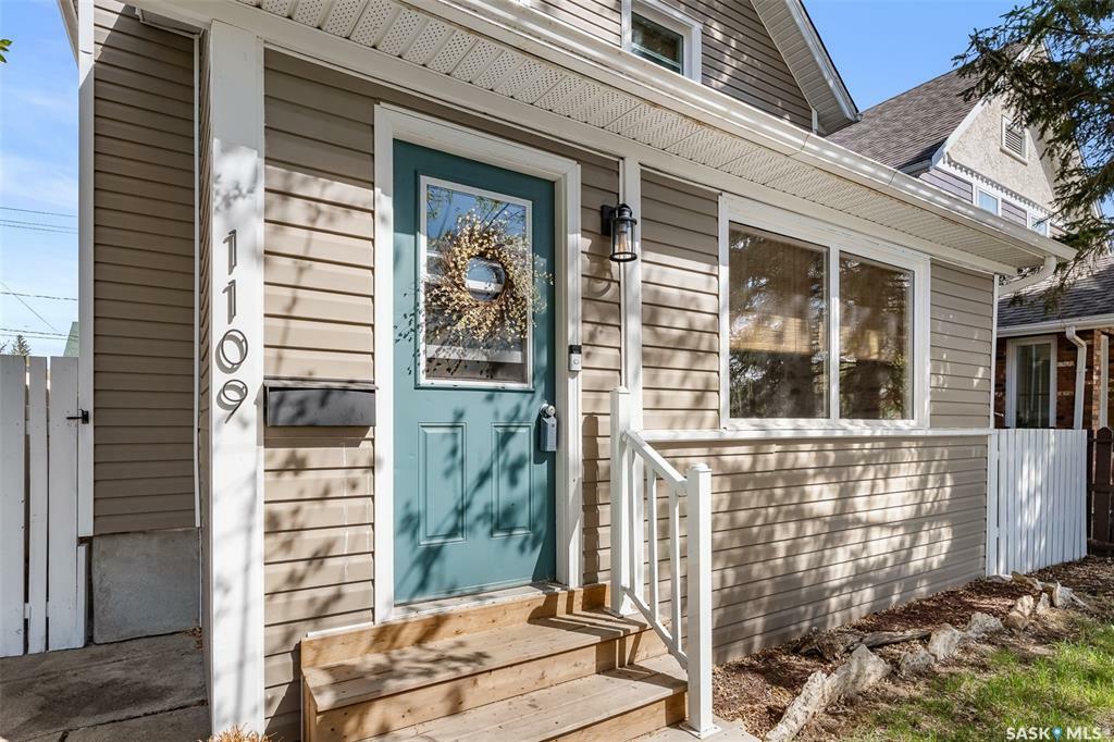 Property Photo: 1109 5th Avenue NW SK S6H 3Y6