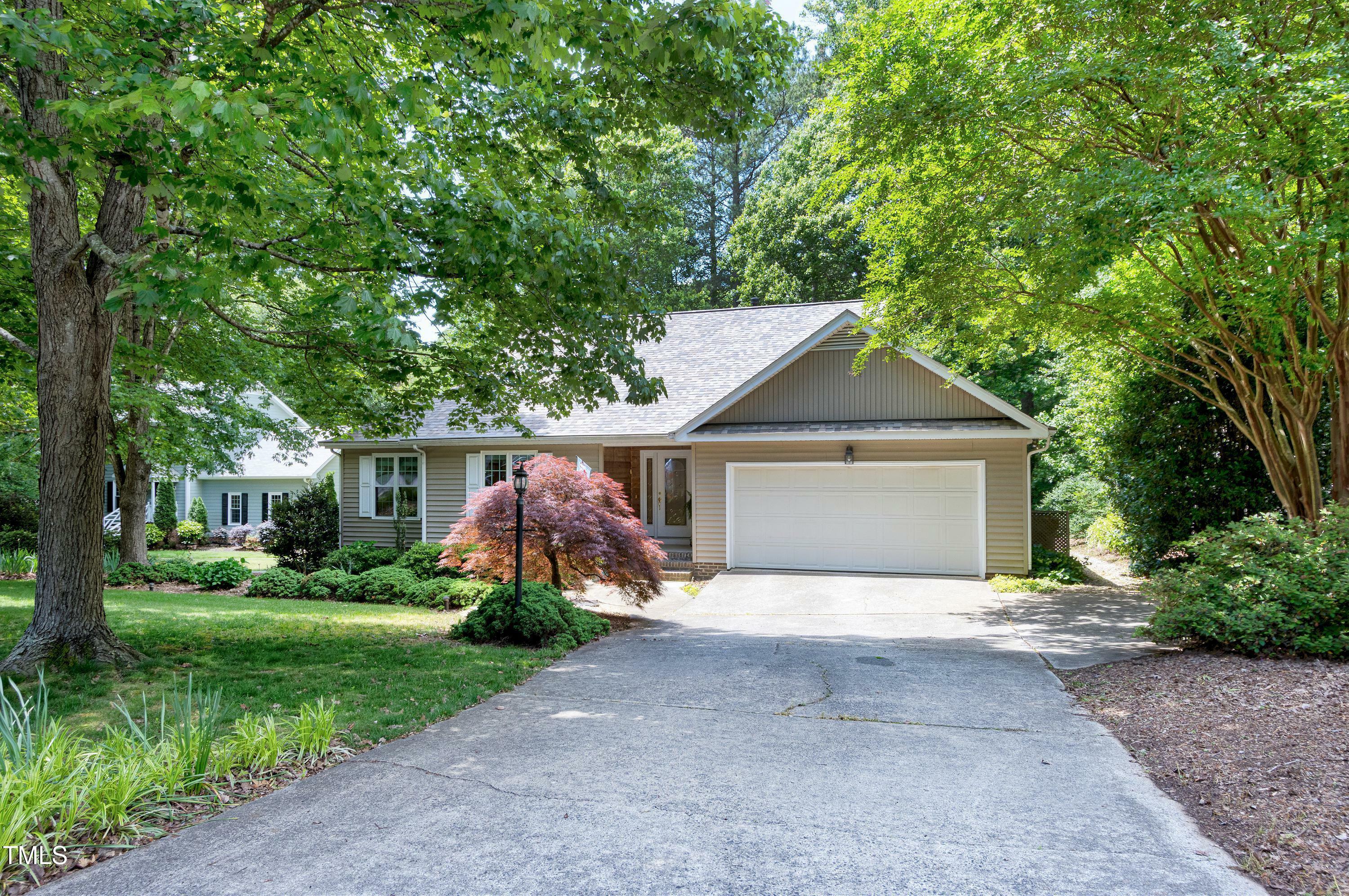 Property Photo: 1416 Dunbar Court NC 27511