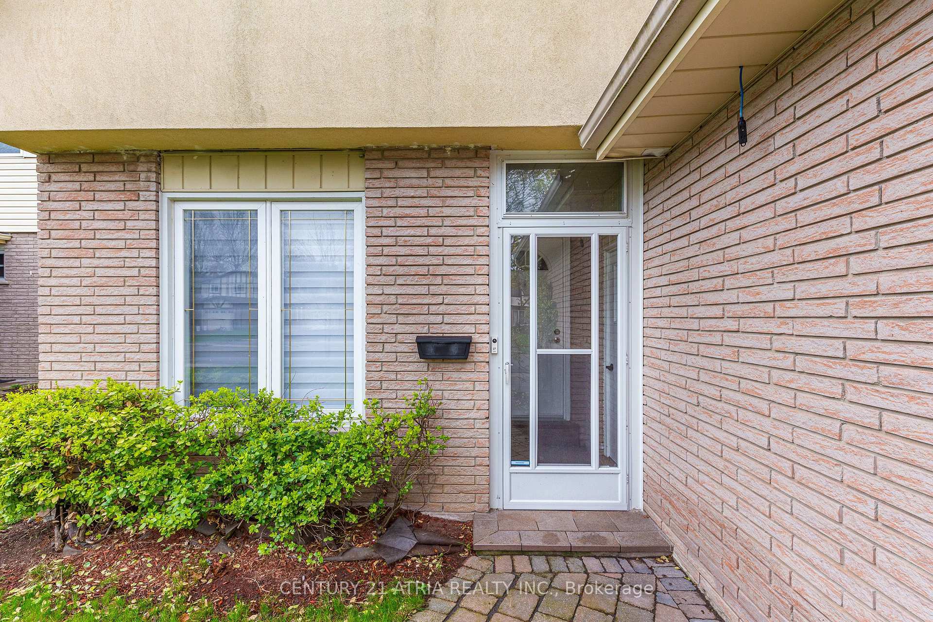 Property Photo: 600 Stonebridge Lane ON L1W 3B3