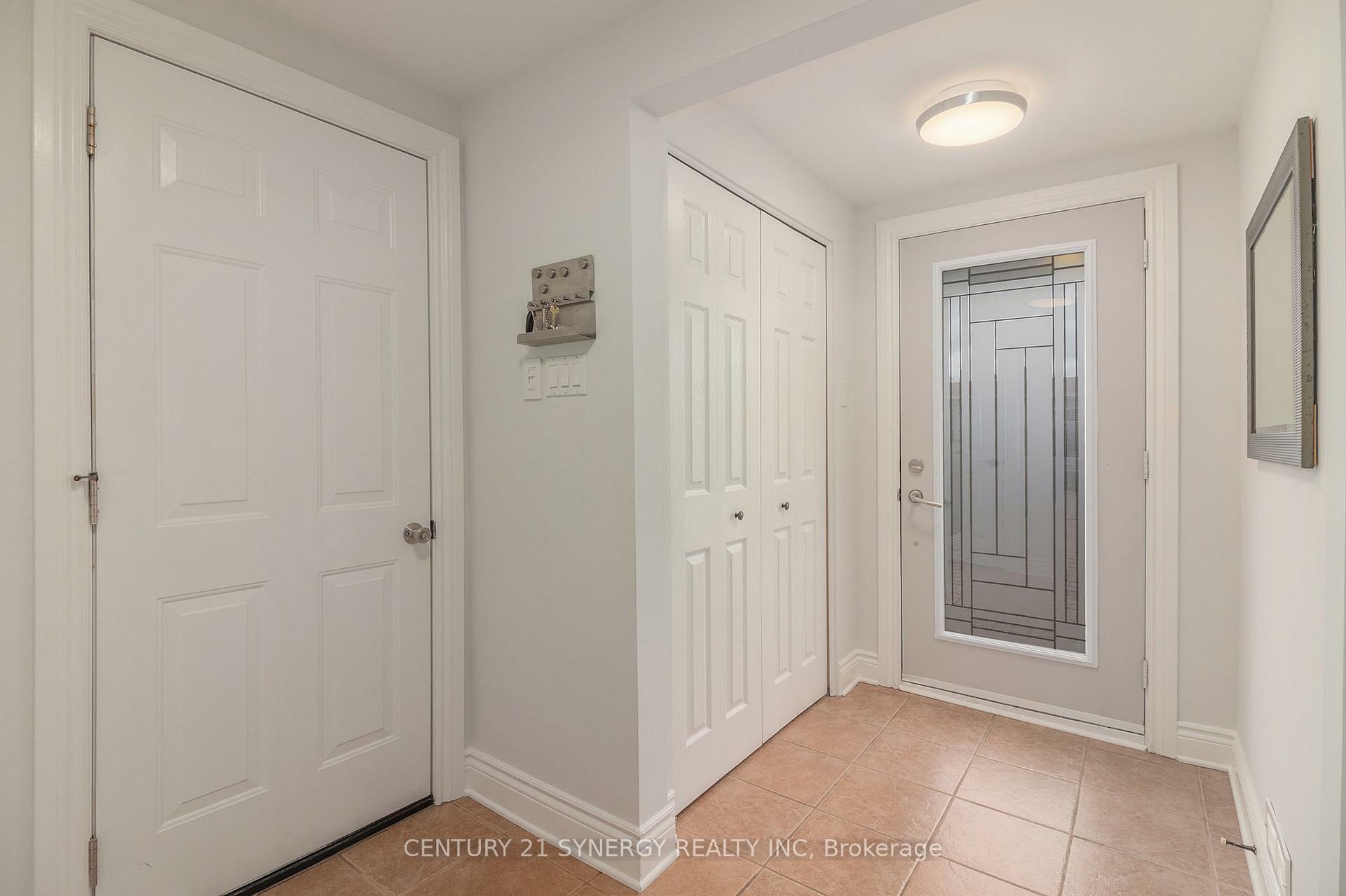 Property Photo: 3 Gaynor Place ON K2H 5R8