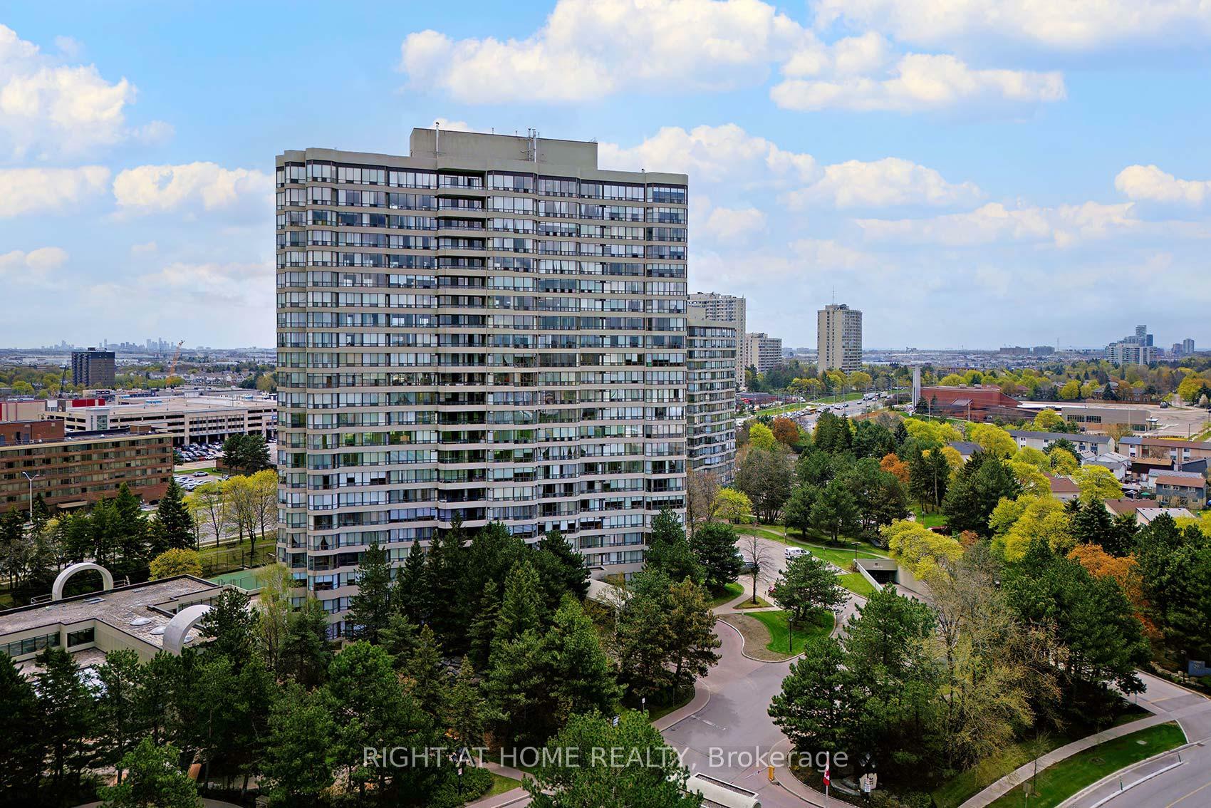 Property Photo: 24 Hanover Road 903 ON L6S 5K8
