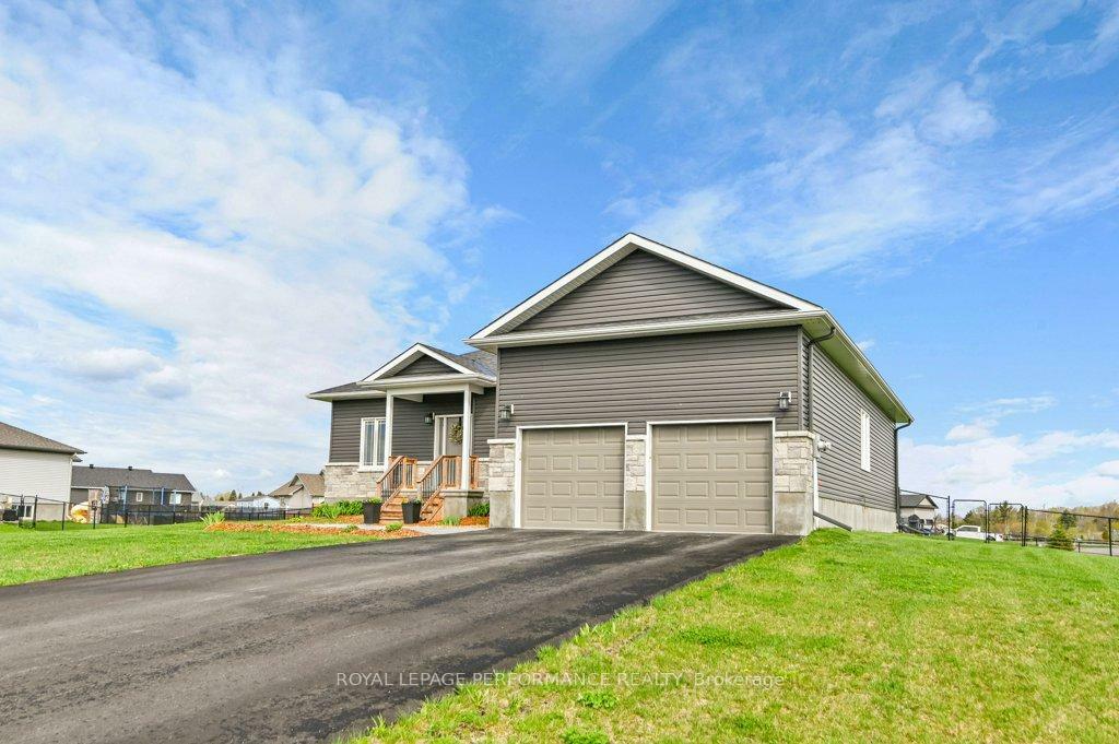 Property Photo: 3569 Crosswind Crescent ON K0A 2W0