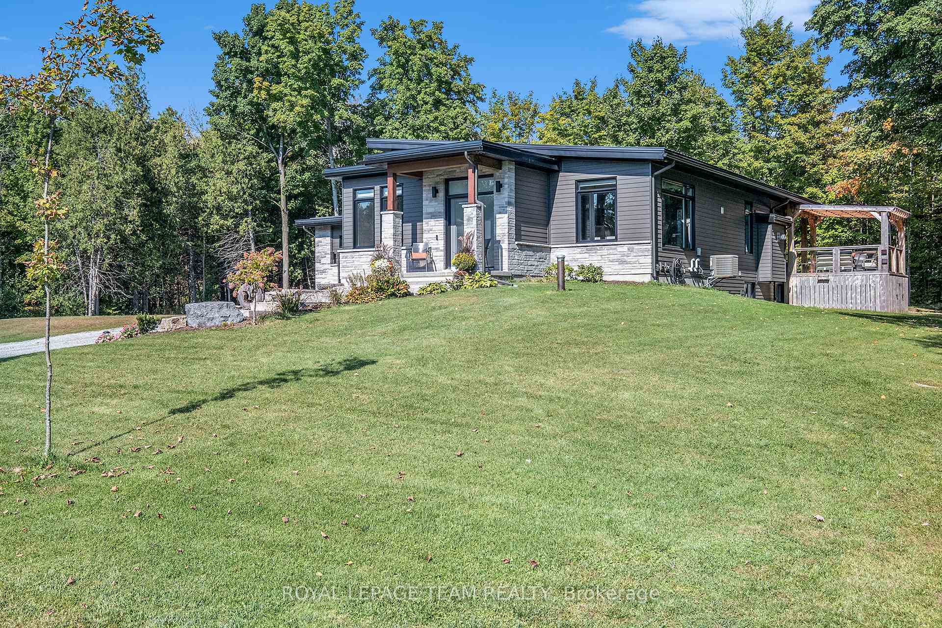 Property Photo: 101 Brookberry Crescent ON K0G 1J0