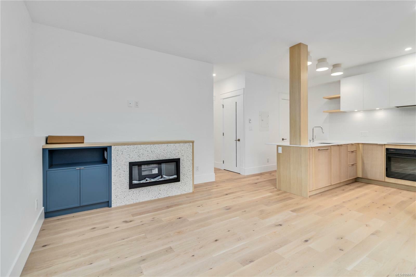 Property Photo: 1915 Fernwood Rd 2 BC V8T 2Y6