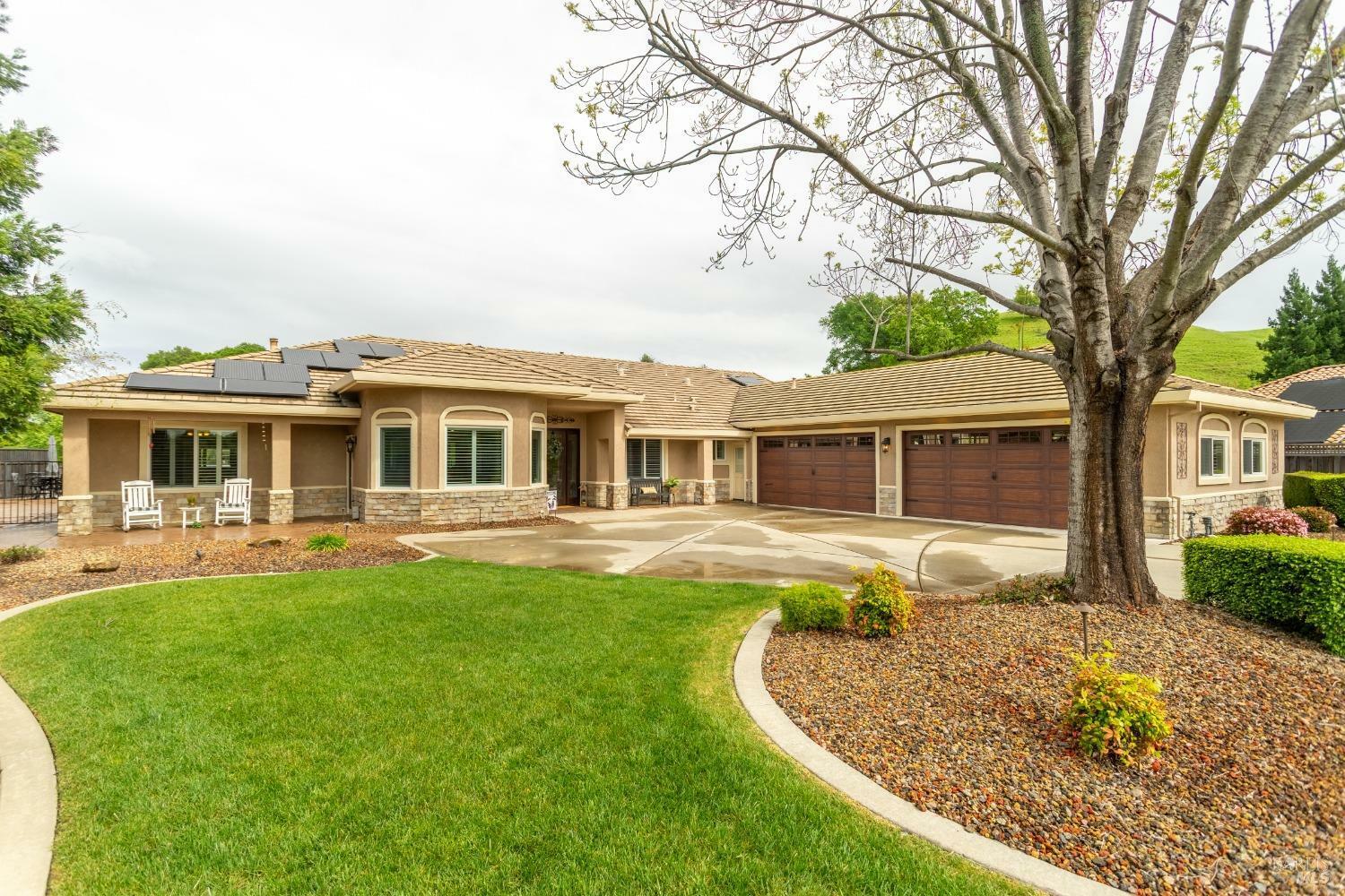 Property Photo: 6121 N Vine Street CA 95688