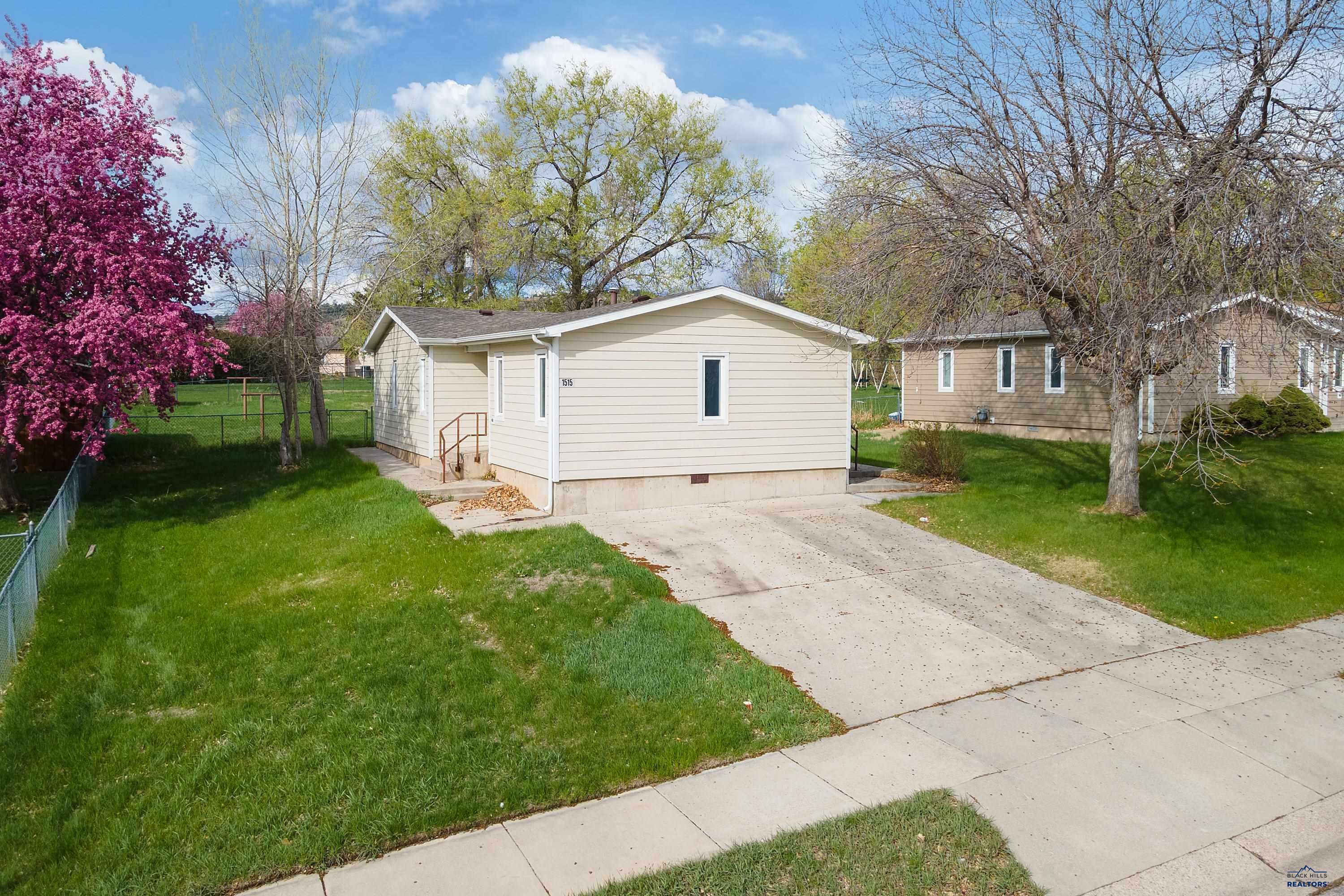 Property Photo: 1515 N 7th SD 57701