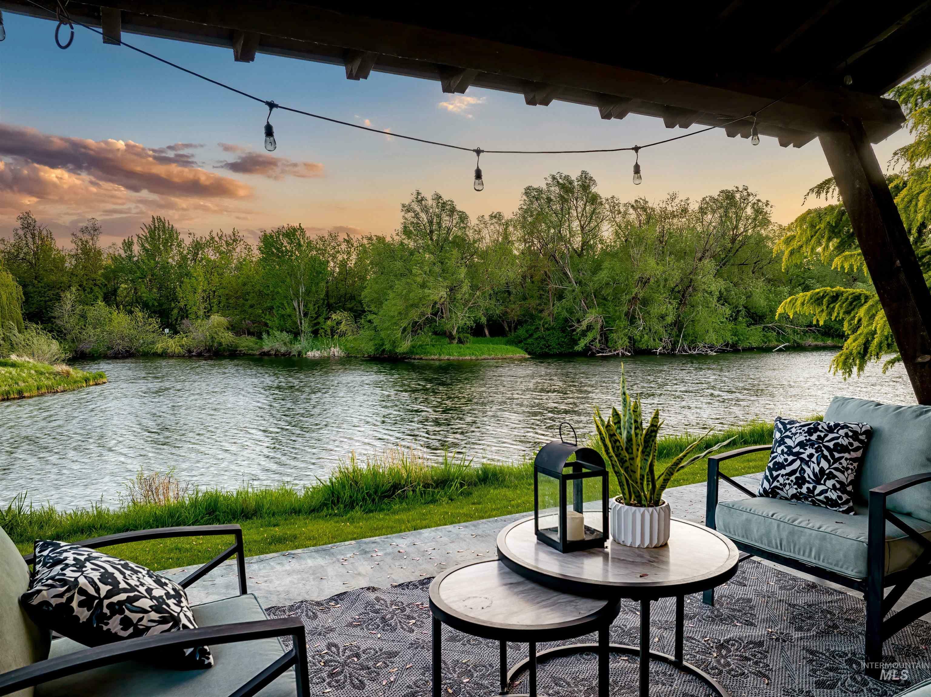 Property Photo: 1337 E Lone Shore Dr ID 83616