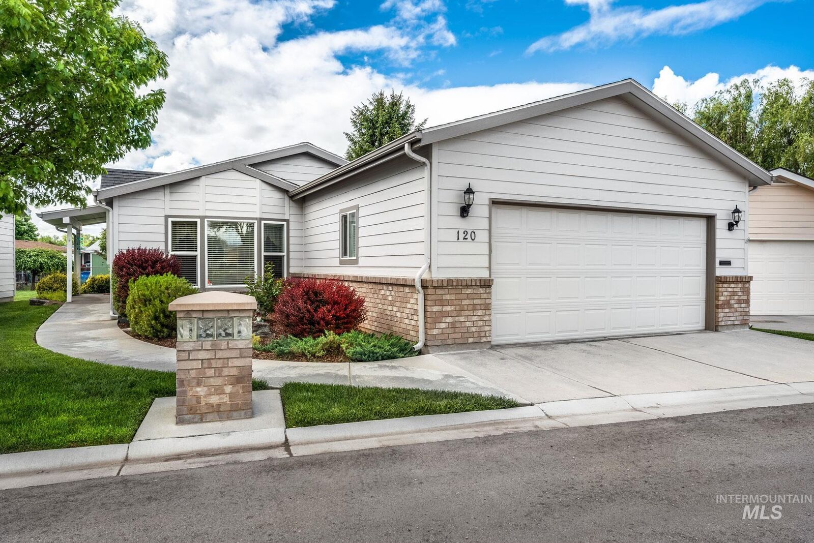 Property Photo: 421 Curtis Rd 120 ID 83705