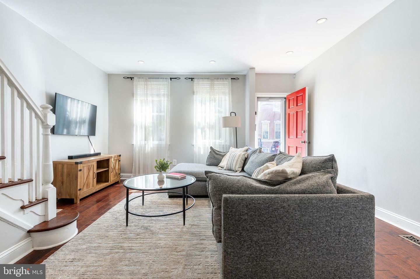 Property Photo: 1316 E Susquehanna Avenue PA 19125