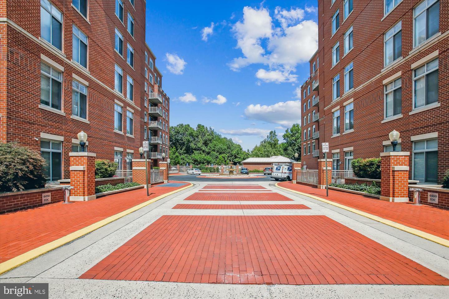 Property Photo: 4480 Market Commons Drive 512 VA 22033