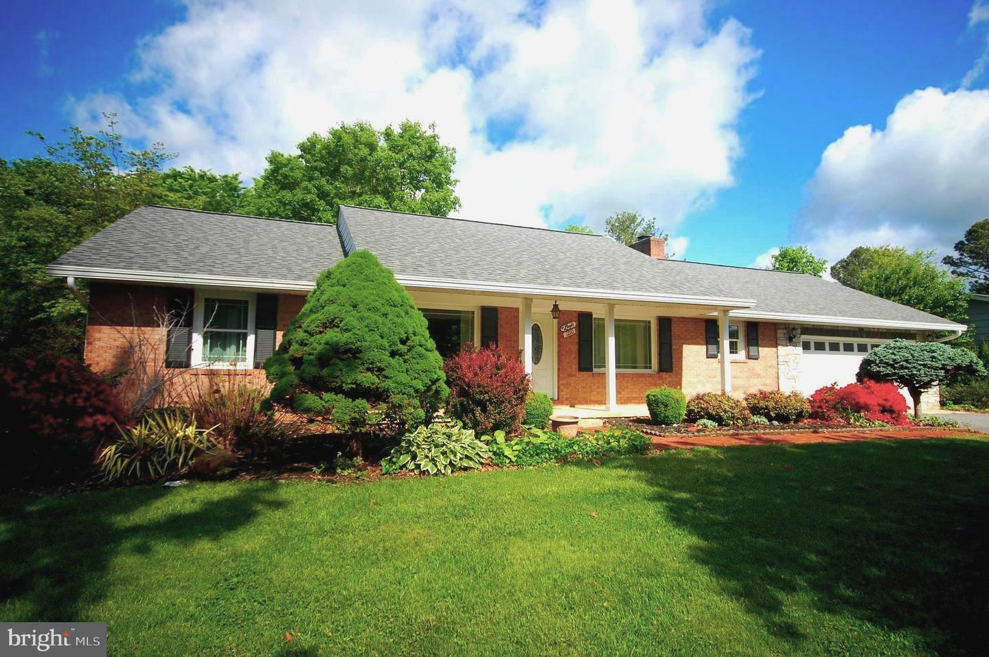 Property Photo: 1210 Tuscawilla Drive WV 25414
