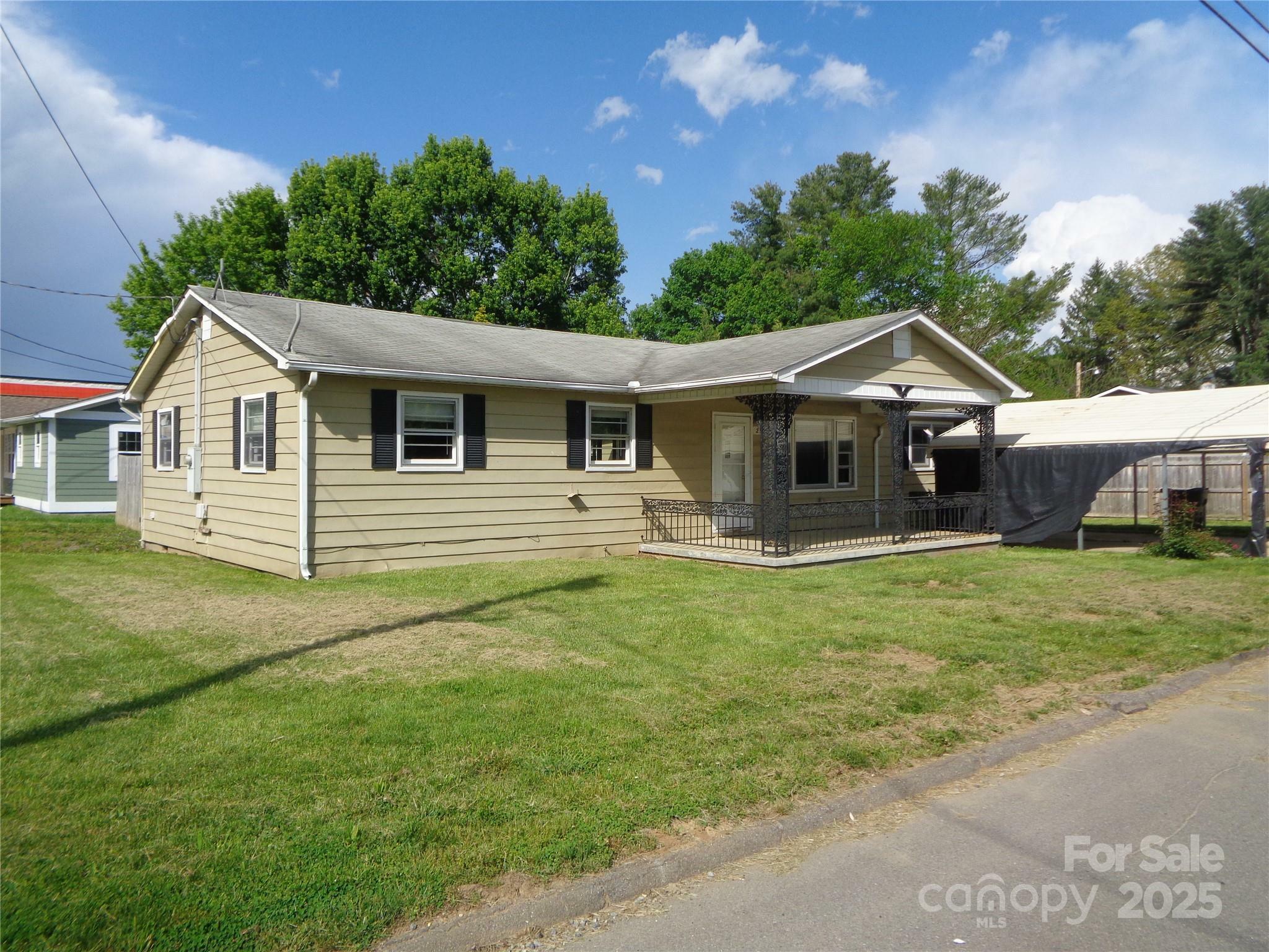 Property Photo: 252 Rogers Street NC 28786