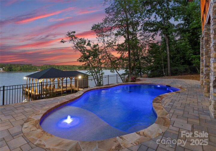 Property Photo: 8058 Edgewater Drive NC 28128
