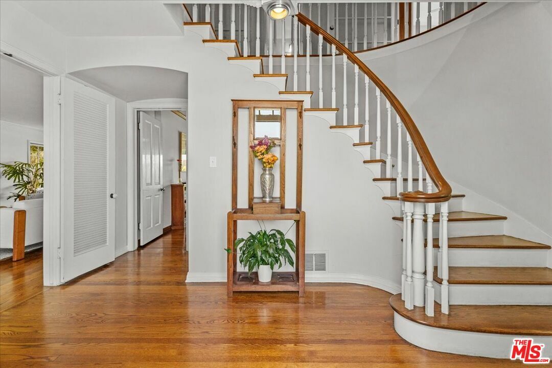 Property Photo: 3314 Wonder View Dr CA 90068