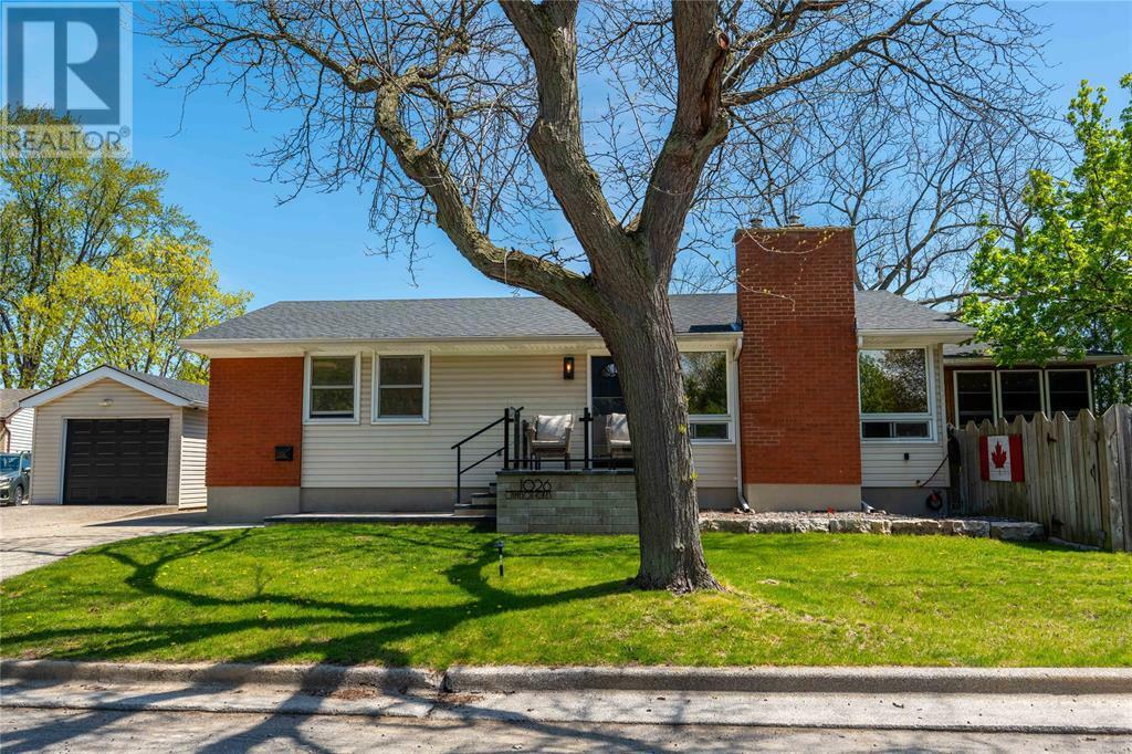 Photo de la propriété: 1026 Camelot Crescent ON N7S 3L3
