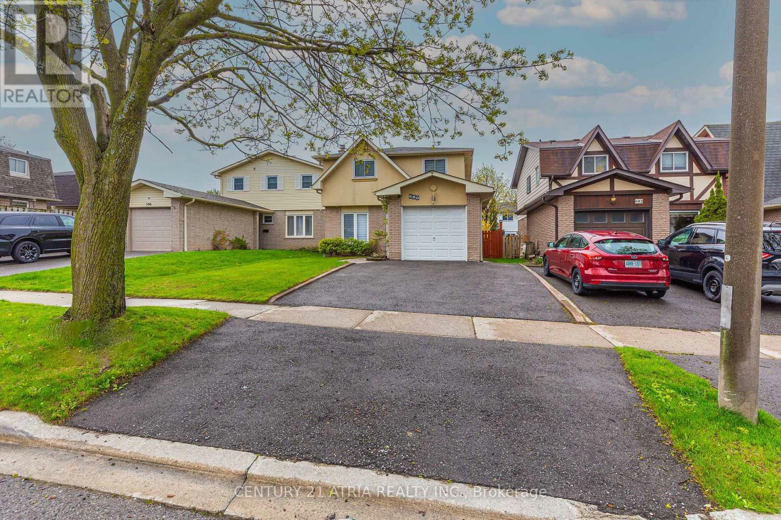 Property Photo: 600 Stonebridge Lane ON L1W 3B3
