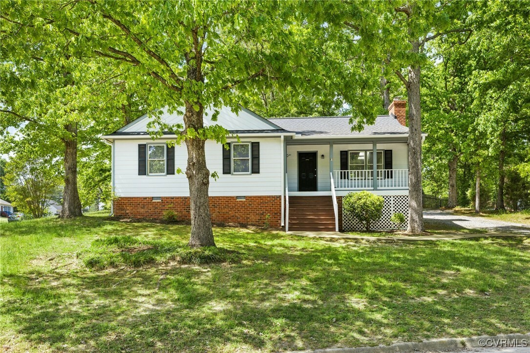 Property Photo: 9606 Ladue Road VA 23237