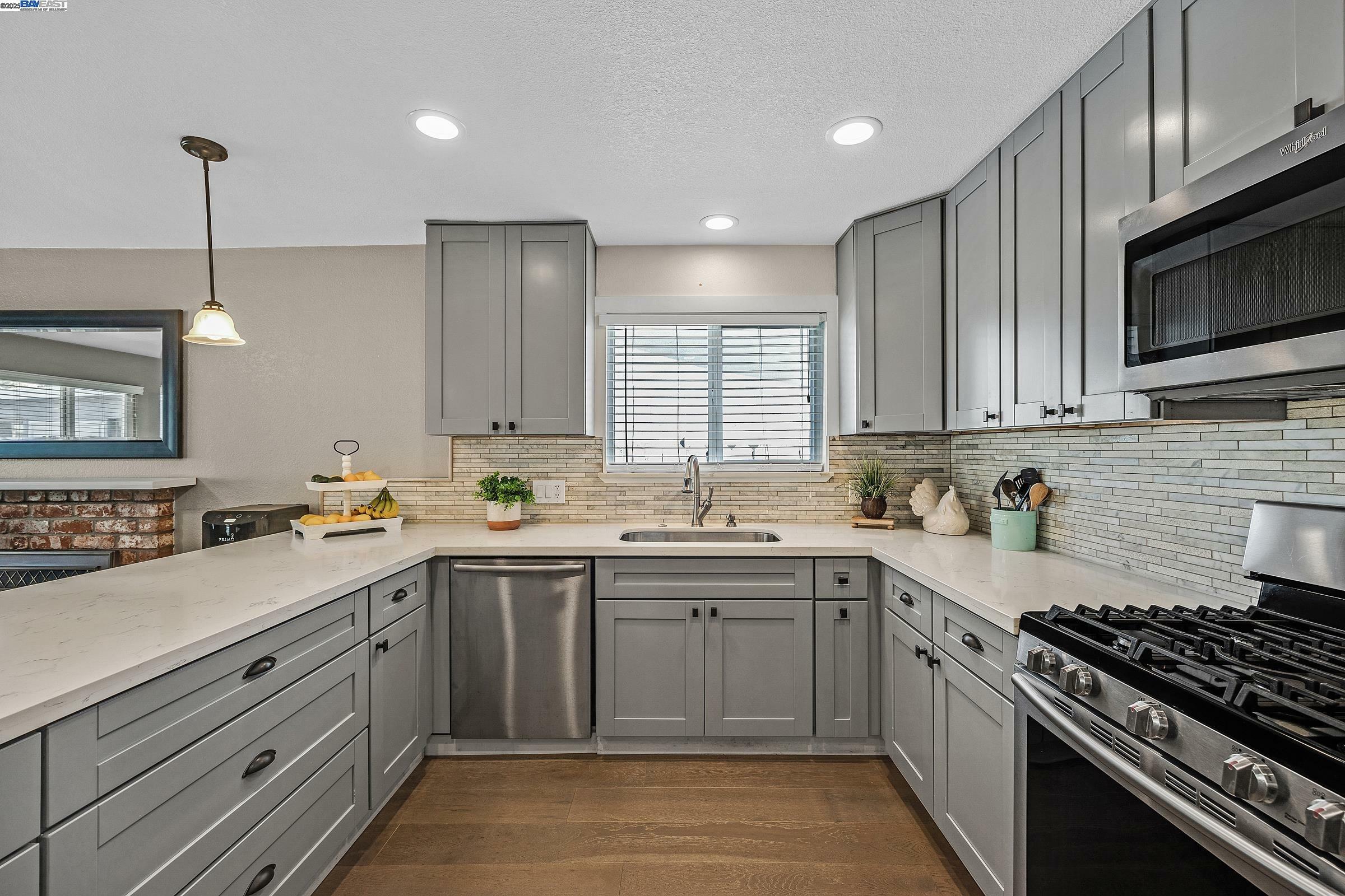 Property Photo: 17 Helix Ct CA 94583