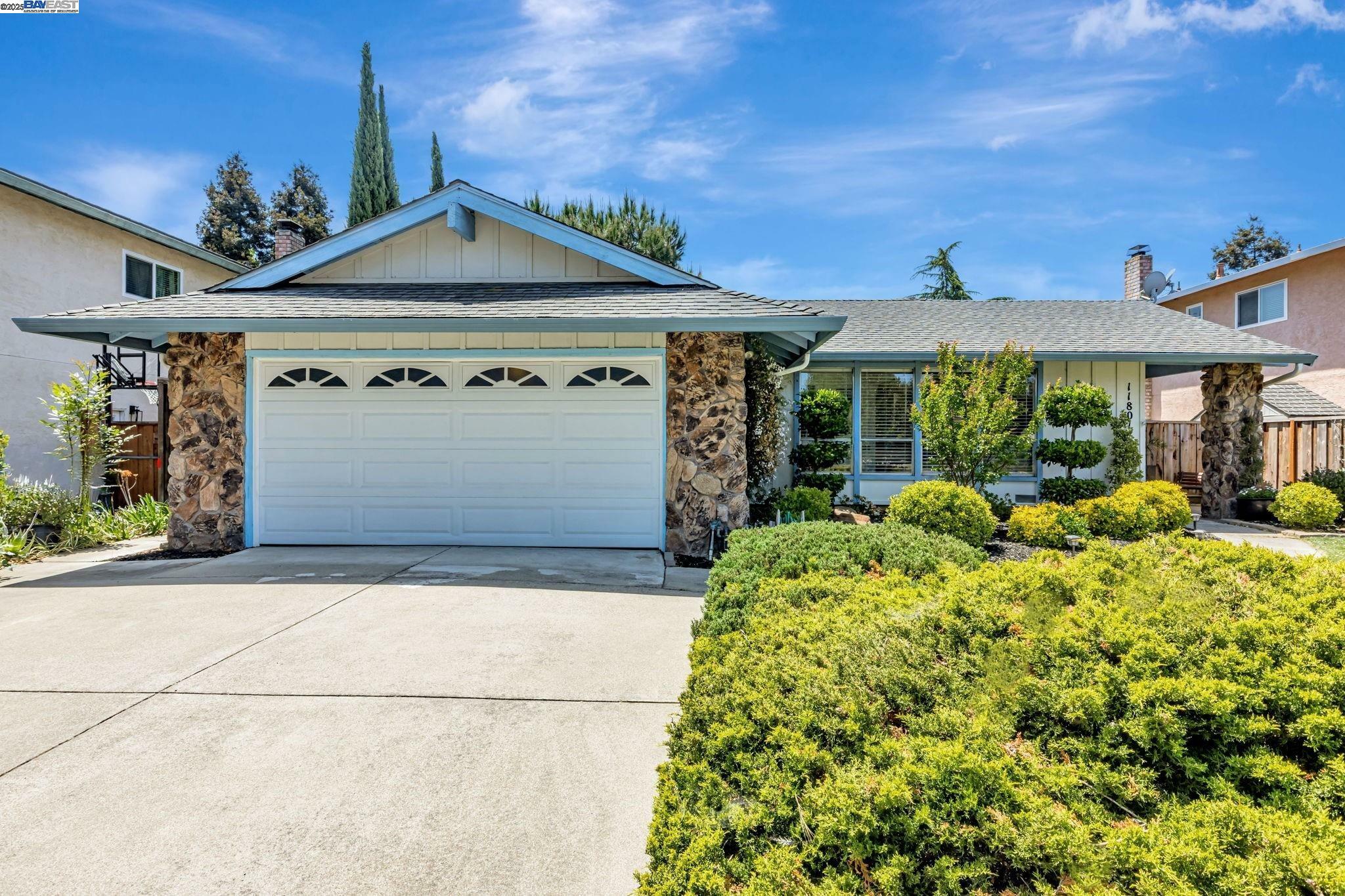 11801 Dublin Green Dr  Dublin CA 94568 photo