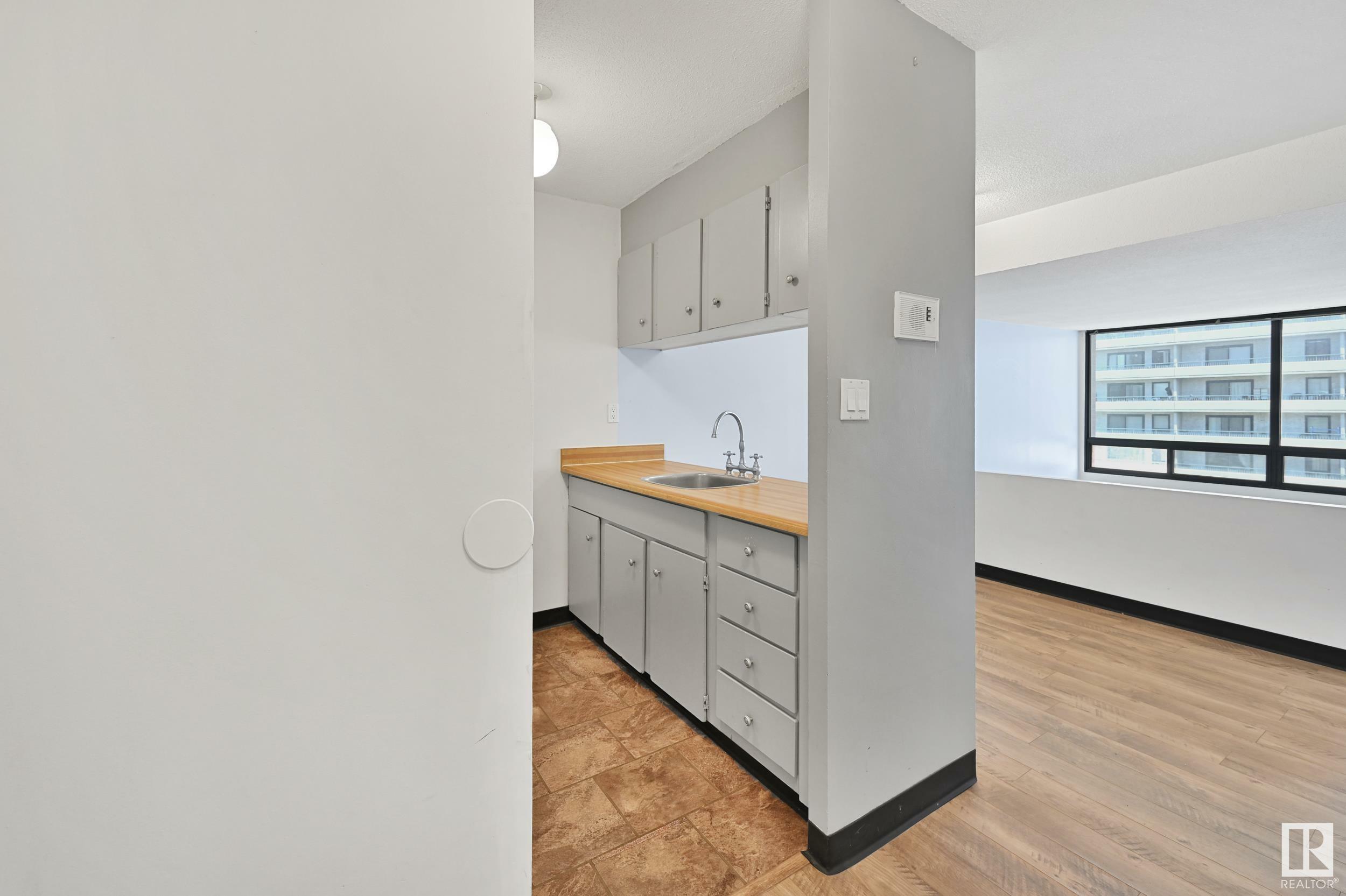 Photo de la propriété: 10160 114 Street NW 723 AB T5K 2L2