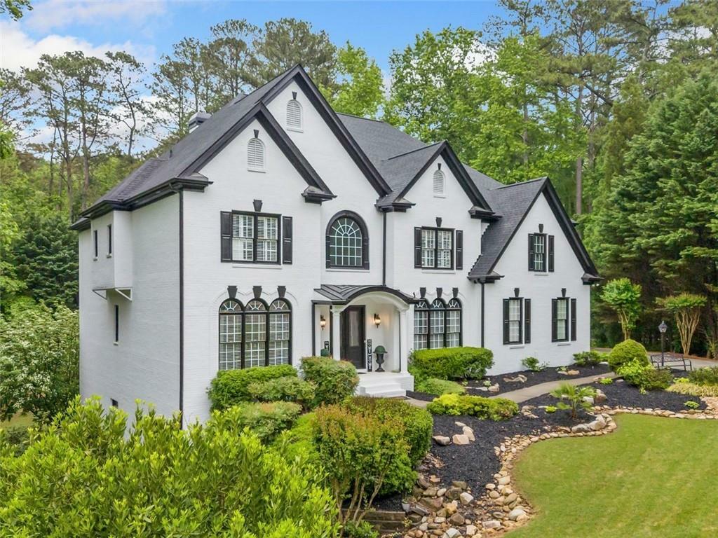 Property Photo: 882 Hallbrook Lane GA 30004