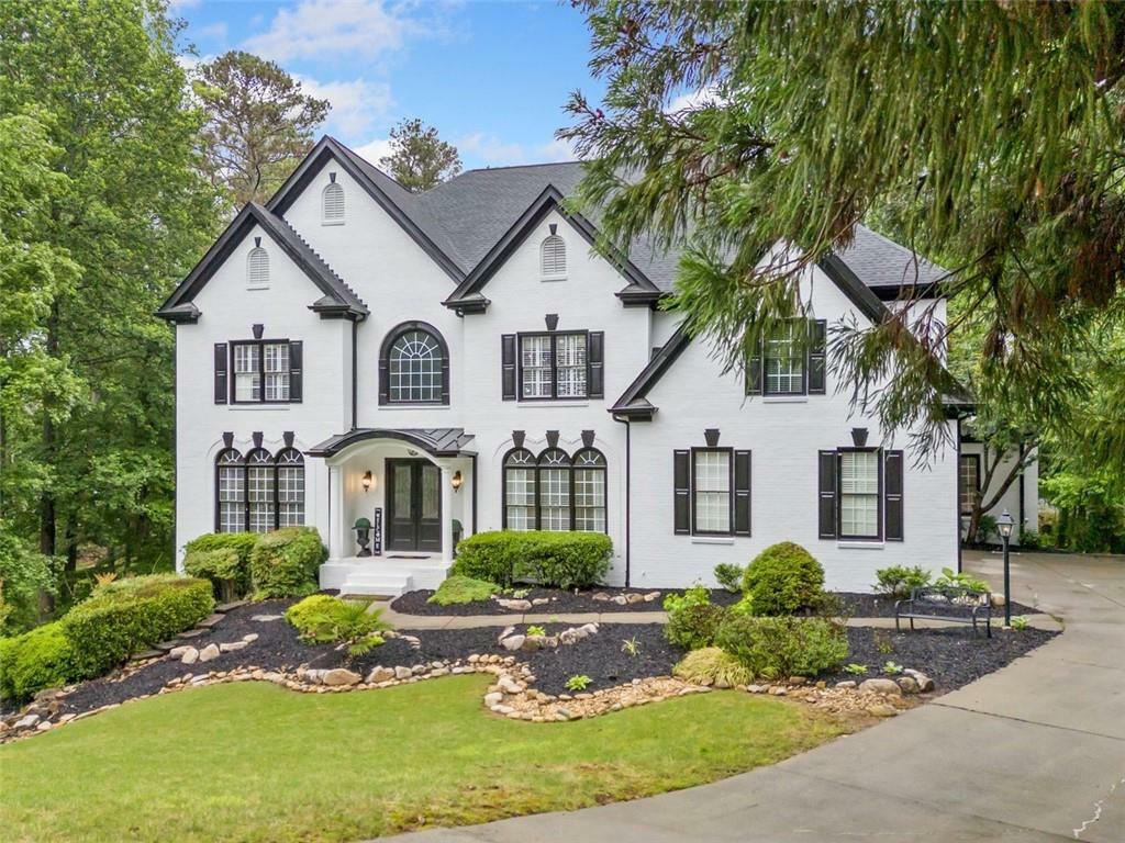 Property Photo: 882 Hallbrook Lane GA 30004