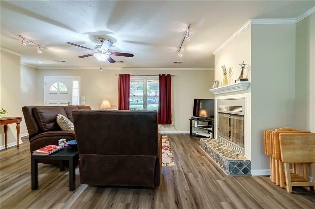 Property Photo: 1420 Hillside Place SE GA 30094