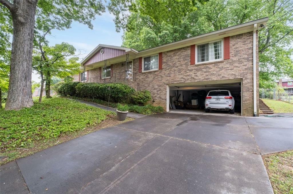Property Photo: 1690 Cedar Grove Drive GA 30066