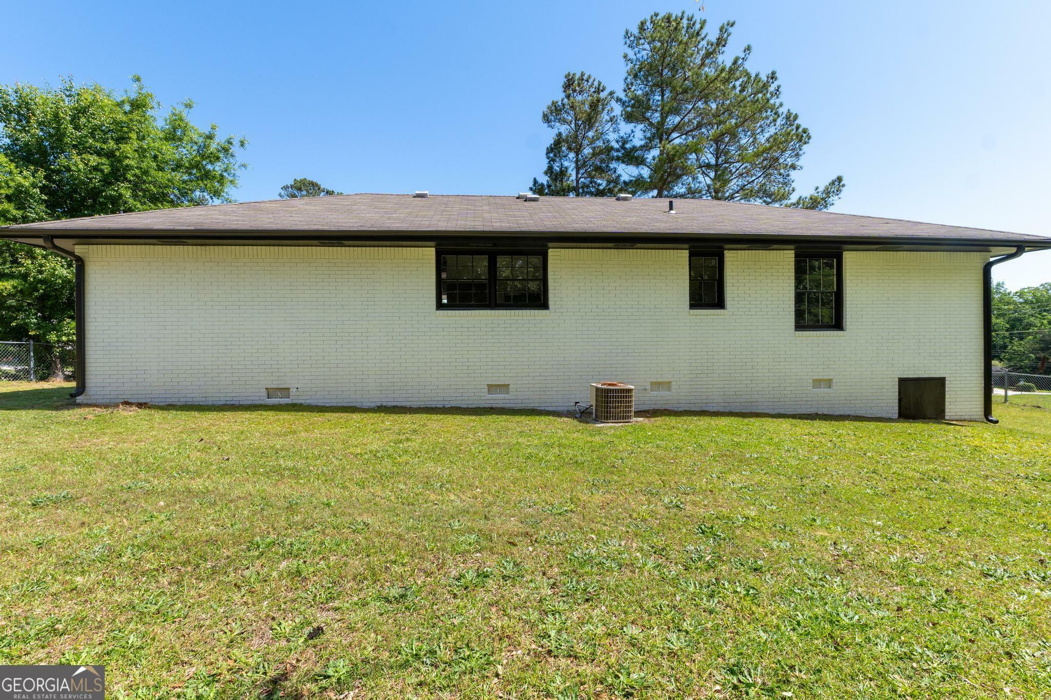 Property Photo: 10116 Straphinge Trail NE GA 30014