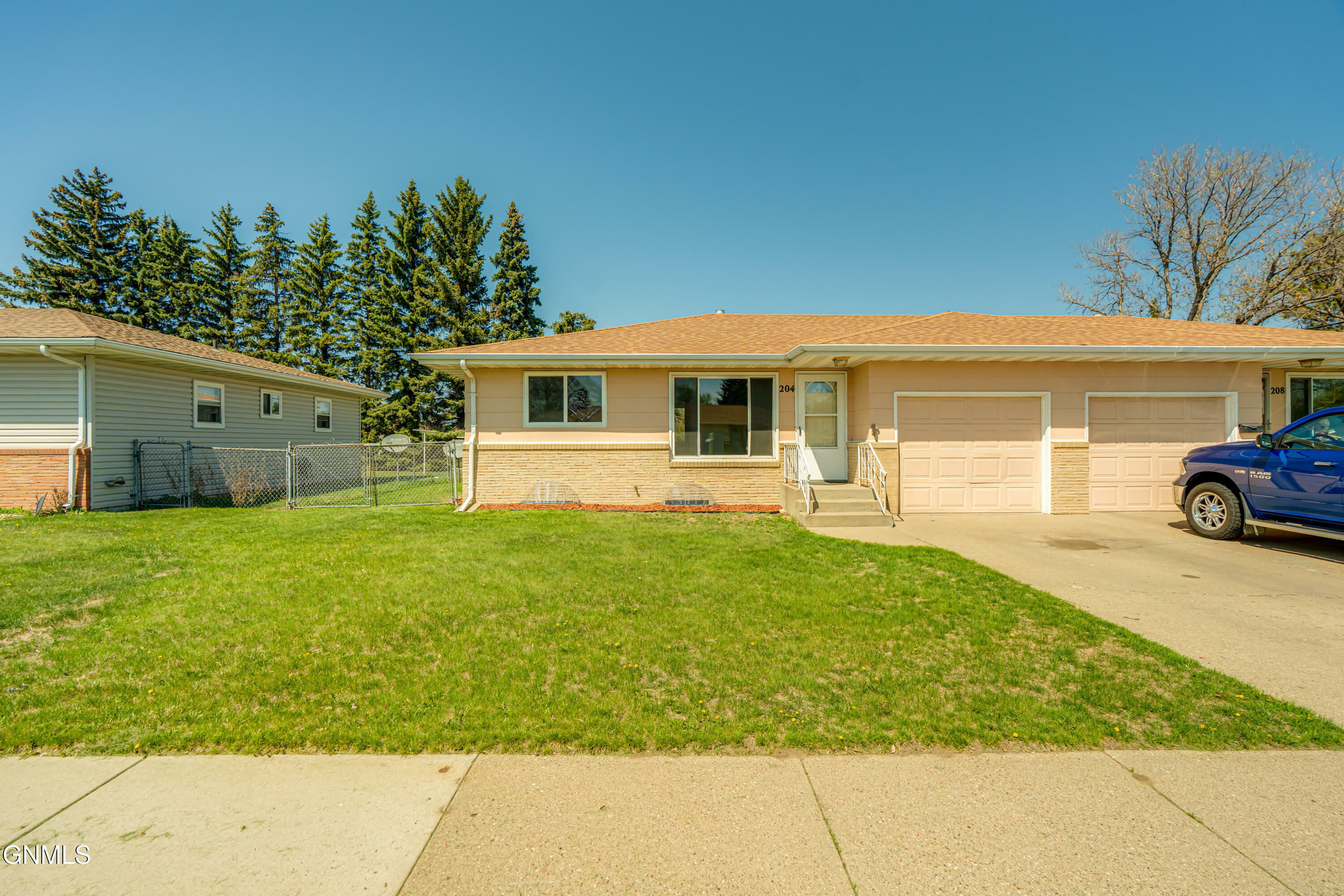 Property Photo: 204 E Turnpike Avenue Avenue ND 58501