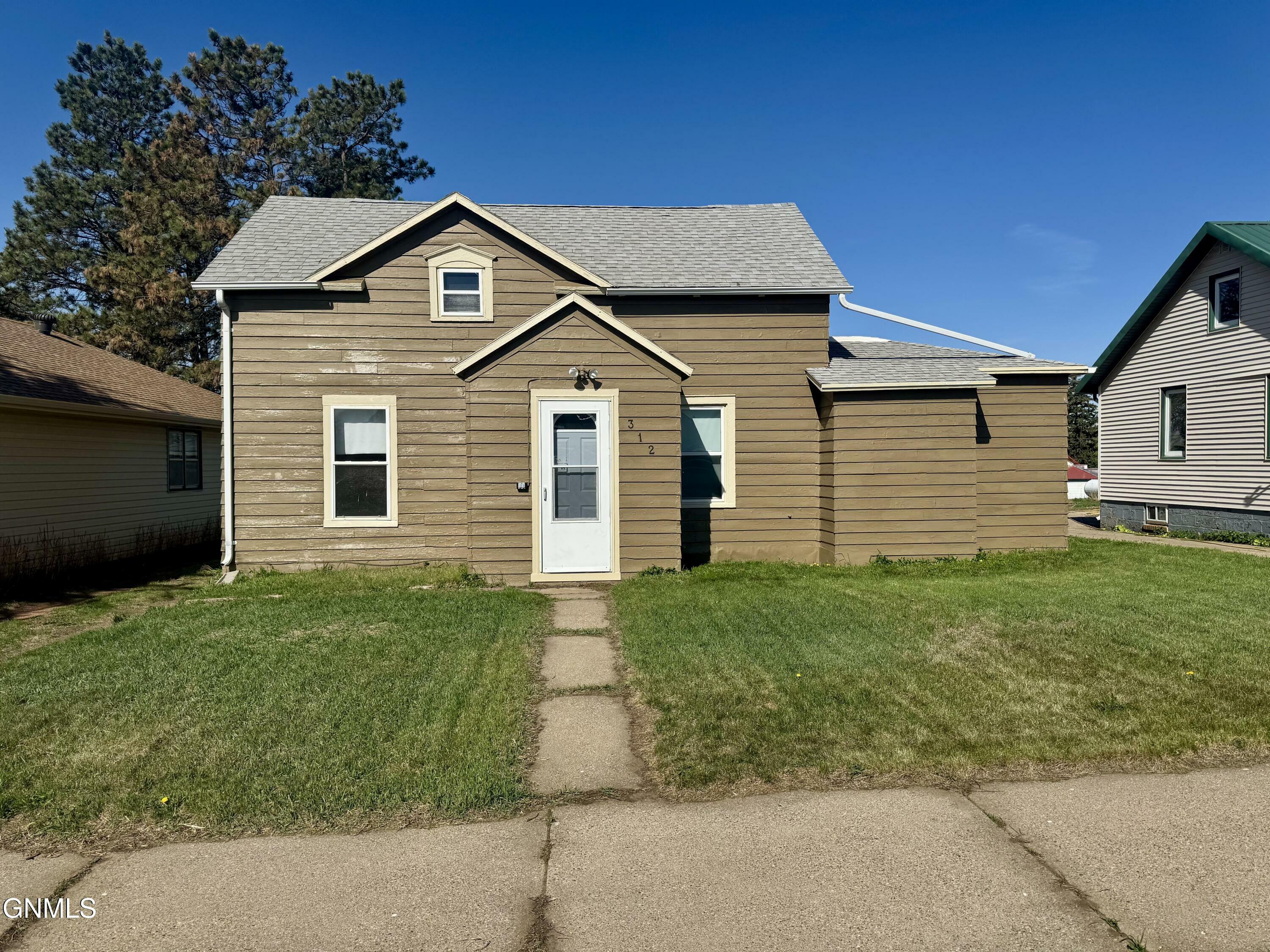 Property Photo: 312 4th Street N ND 58563