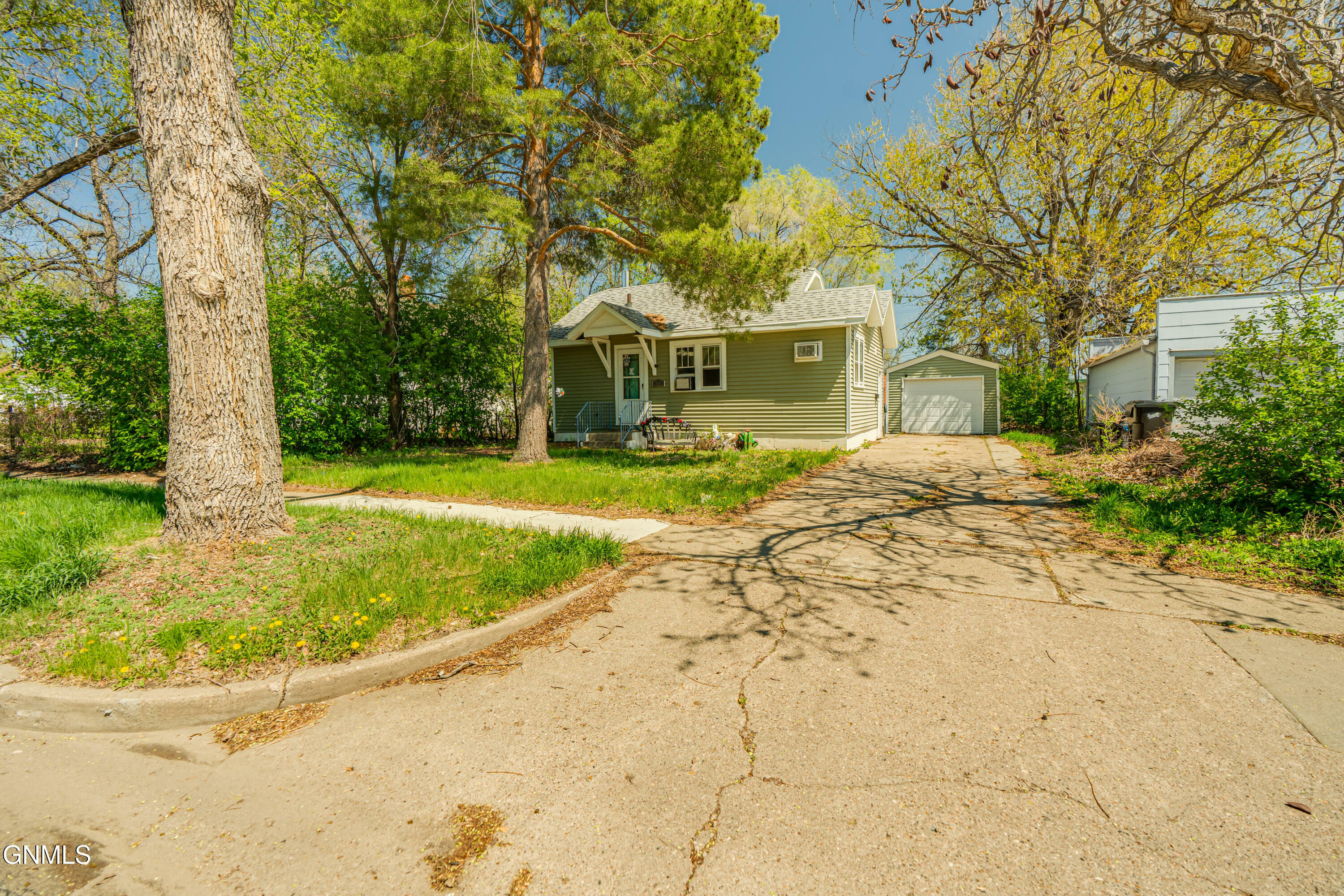 217 N 19th Street  Bismarck ND 58501 photo