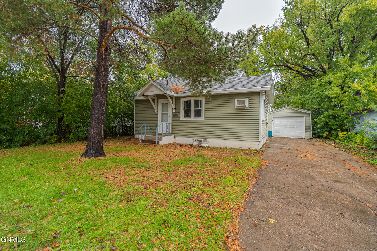 Property Photo:  217 N 19th Street  ND 58501 