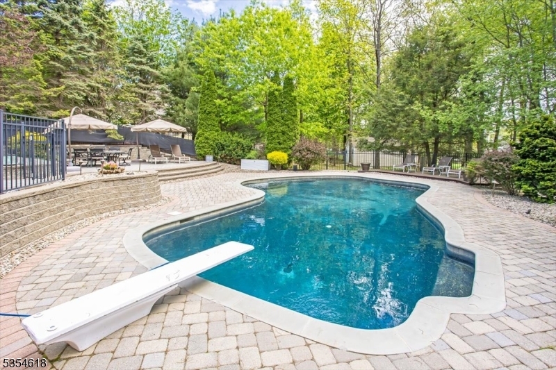 72 Kim Ln  Washington Twp. NJ 07853 photo