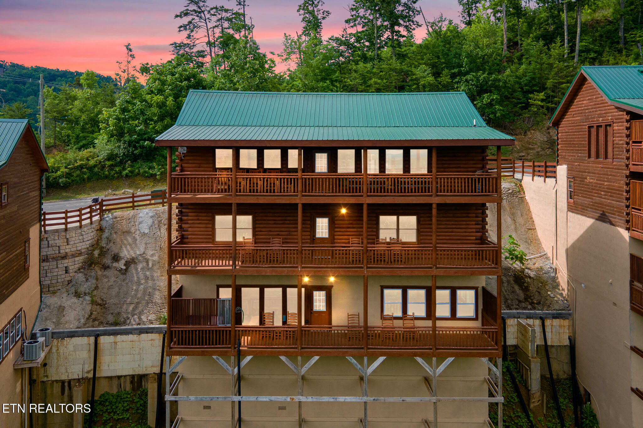 Property Photo: 3712 Tilda Hilltop Way TN 37862
