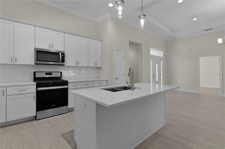 Property Photo: 12624 NE 49th Drive FL 34484