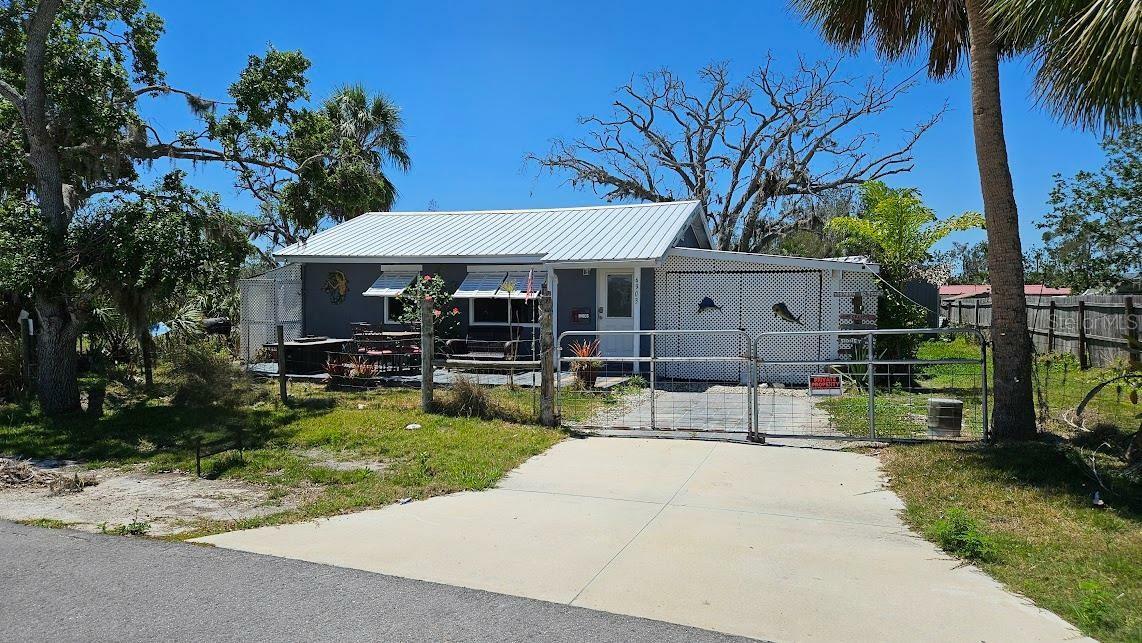 Property Photo: 6903 11th Ave E FL 34221